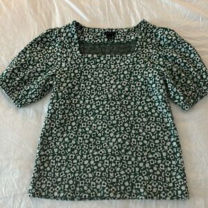 Puffed sleeve floral top